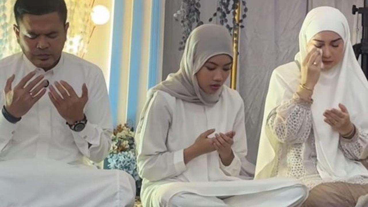 Berangkat Haji, Potret Irish Bella Sudah Berada di Tanah Suci - Didoakan Lancar dan Mabrur