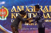 Tampil Cantik dengan Kebaya Lurik dan Sanggul, Soimah Terima Penghargaan Upakarya Budaya dari Sri Sultan Hamengku Buwono X