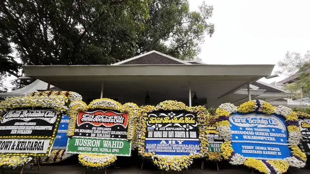 Deretan Karangan Bunga Prabowo hingga Jokowi di Rumah Duka Guruh Soekarnoputra