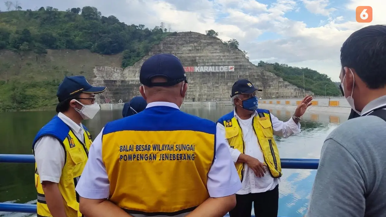 Menteri PUPR saat kunjungi Bendungan Karalloe (Liputan6.com/Fauzan)