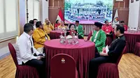 Ketua Umum DPP PDI Perjuangan (PDIP) Megawati Soekarnoputri bersama Plt Ketum PPP Muhamad Mardiono, Ketum Perindo Hary Tanoesoedibjo, dan Ketum Hanura Oesman Sapta Odang (OSO).vSelain itu turut didampingi oleh putra Megawati sekaligus Ketua DPP PDIP M. Prananda Prabowo. (Foto: Dokumentasi PDIP).