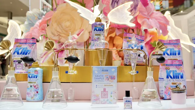 Saat Wangi jadi Bagian dari Ekspresi Diri, SoKlin Eau de Parfum Hadirkan Sensasi Keharuman Mewah untuk Pakaian