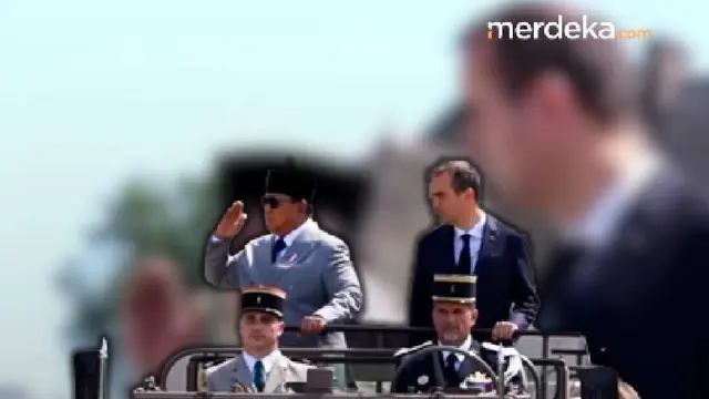 Prabowo Gagah Naik Mobil Taktis ACMAT, Cek Pasukan di Les Invalides Paris