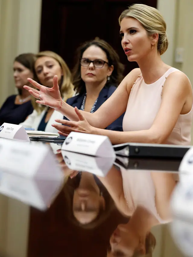 Ivanka Trump Pimpin Rapat dengan Istri Tentara