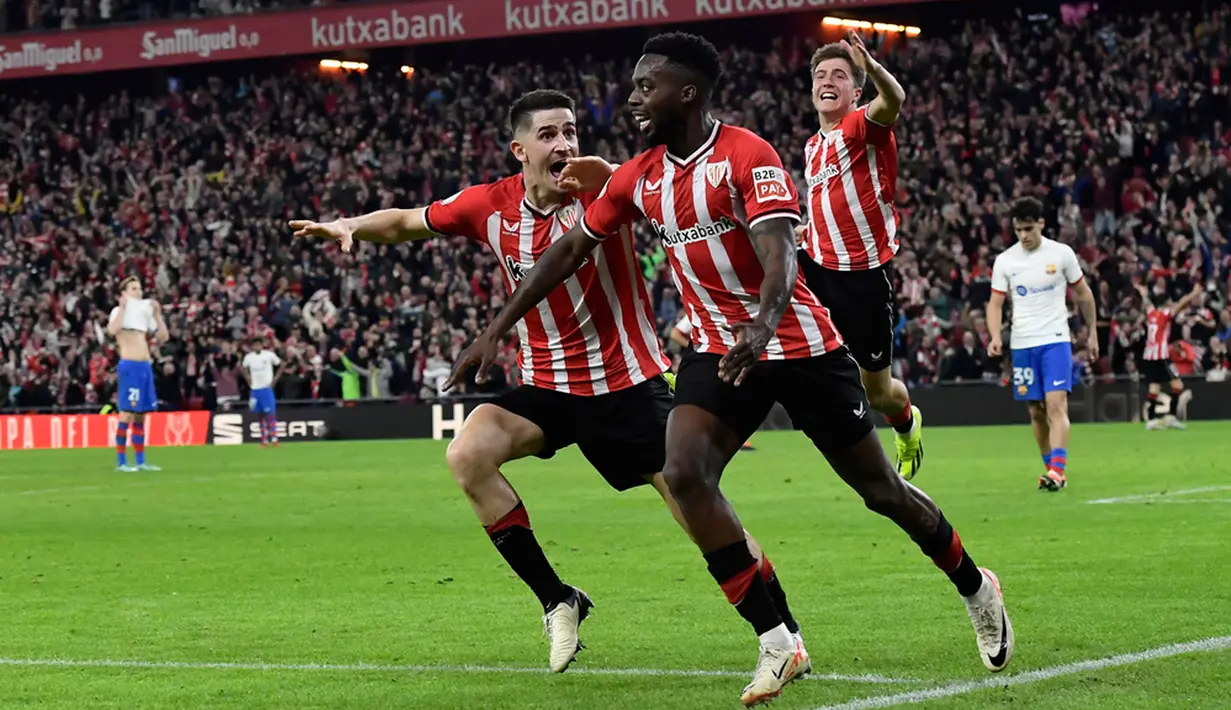 Dua bersaudara, Inaki Williams dan Nico Williams menjadi pahlawan kemenangan Athletic Bilbao berkat gol yang mereka ciptakan pada akhir paruh pertama dan penghujung paruh kedua tambahan waktu. (AP Photo/Alvaro Barrientos)