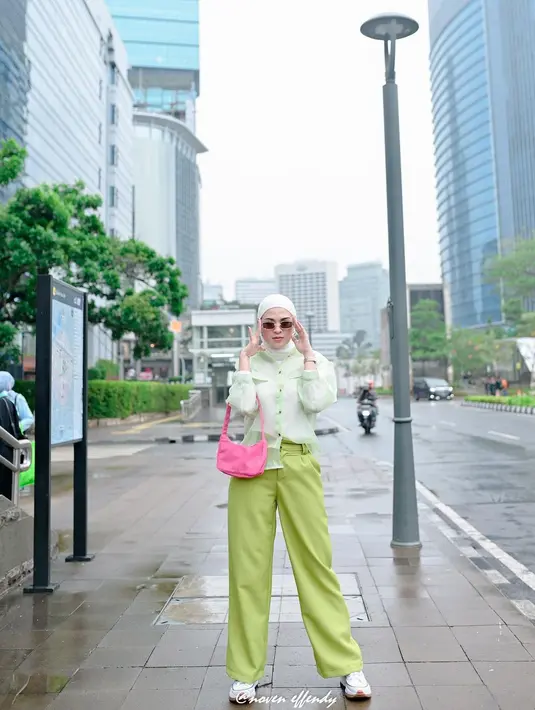 Baru-baru ini, Delia Septianti mengabarkan hubungannya dengan sang kekasih sekaligus rekan bisnisnya, Adhe Masly, resmi bubar pada Agustus lalu. (FOTO: instagram.com/deliaseptianti/)