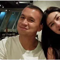 PN Jakarta Selatan, Rabu (11/11) menggelar sidang cerai perdana Samuel Rizal dan Stevianne Agnecya. Keduanya tak menampakkan batang hidung dalam sidang tersebut