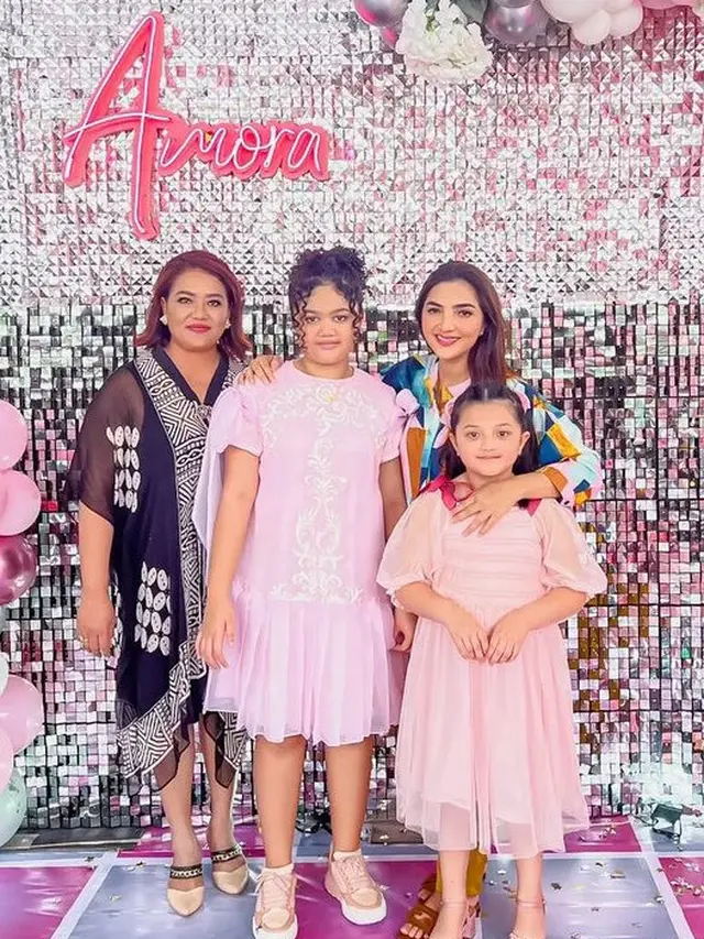 Ashanty Bersama Ibunda Sarah Menzel. [@luhde_menzel]