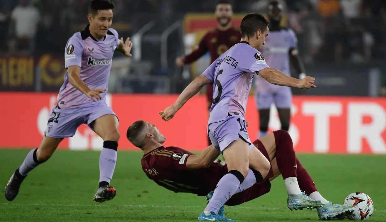 Menjamu Athletic Bilbao, AS Roma hanya mampu bermain imbang 1-1. (Filippo MONTEFORTE/AFP)