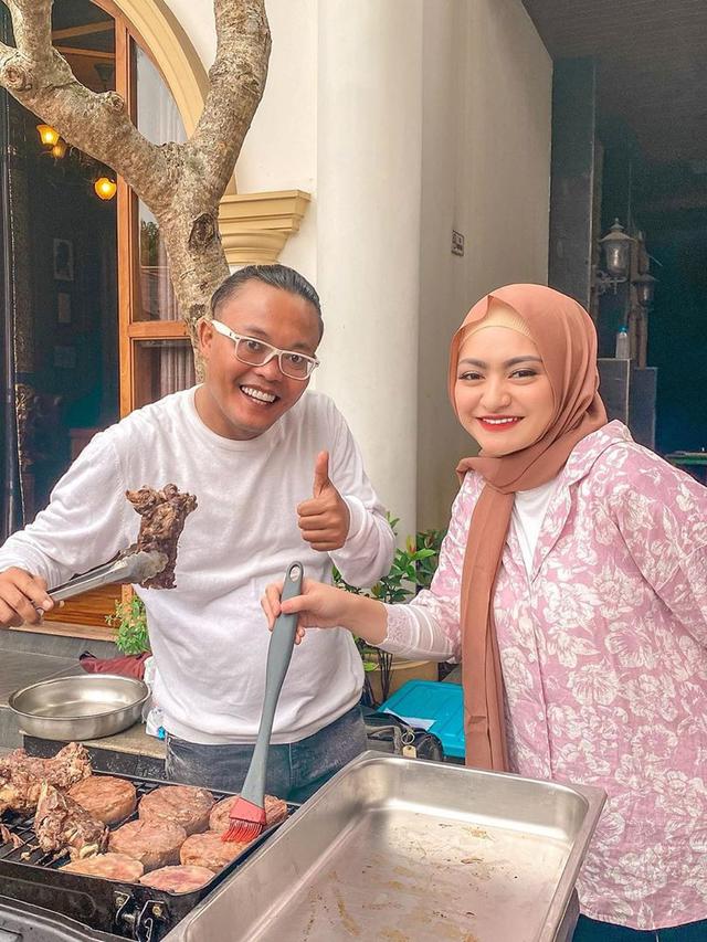 [Fimela] Nathalie Holscher dengan Keluarga Sule