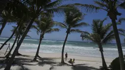 Pusat Badai mengatakan, Beryl berada dalam jalur untuk mendarat ke Semenajung Yucatan, Meksiko pada Jumat pagi. (AP Photo/Fernando Llano)