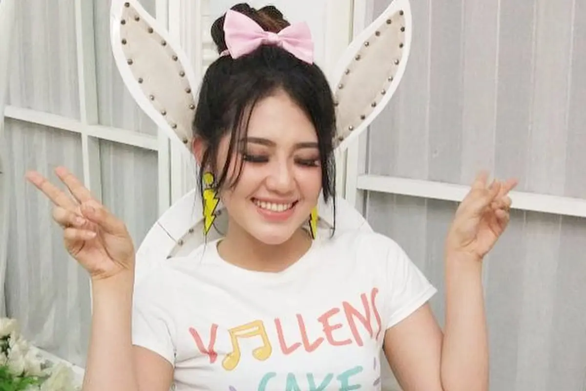 [Bintang] Nggak Dangdut Banget, Gaya Imut Via Vallen Ala Cewek Korea