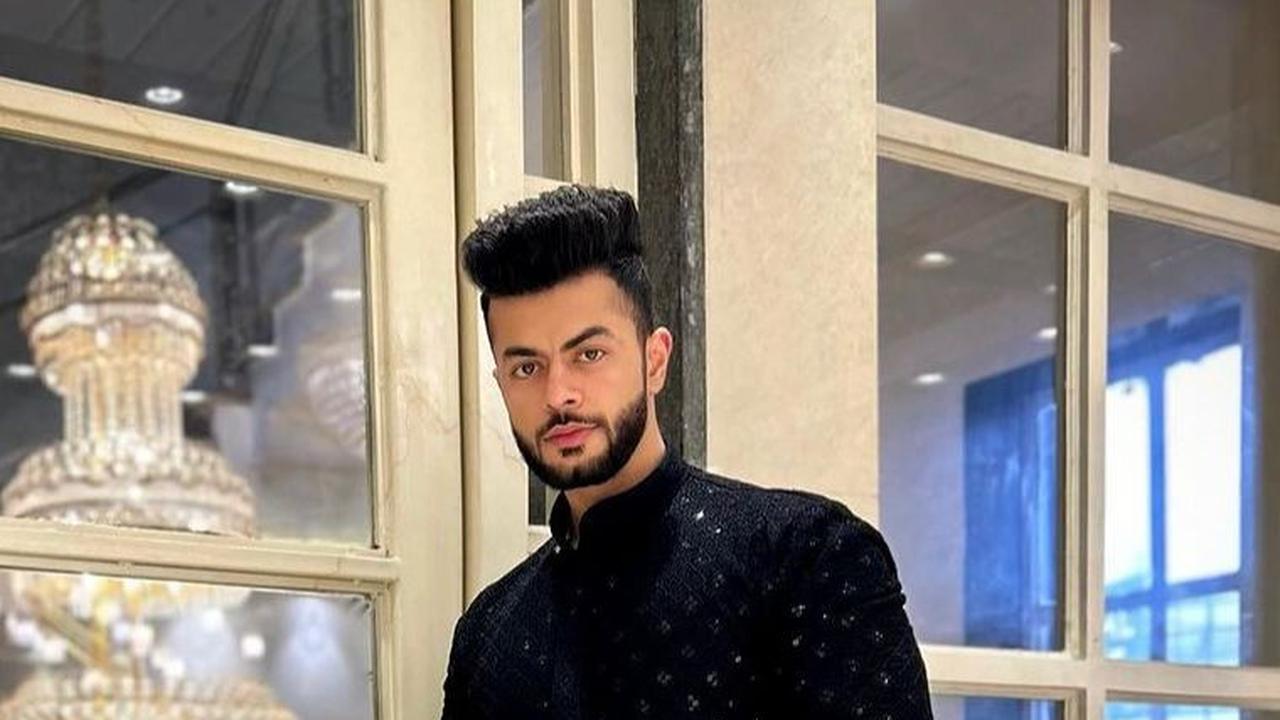 Baju Sherwani, Tampak Lebih Elegan dan Mewah