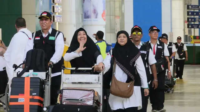 Petugas PPIH tambahan tiba di Bandara King Abdul Aziz, Jeddah. Darmawan/MCH