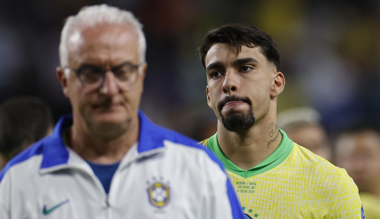 Ekspresi kecewa pemain Brasil, Gabriel Martinelli setelah timnya disingkirkan Uruguay pada babak adu penalti saat laga perempat final Copa America 2024 di Allegiant Stadium, Las Vegas, Nevada, Minggu (07/07/2024) WIB. (AFP/Kevork Djansezian)