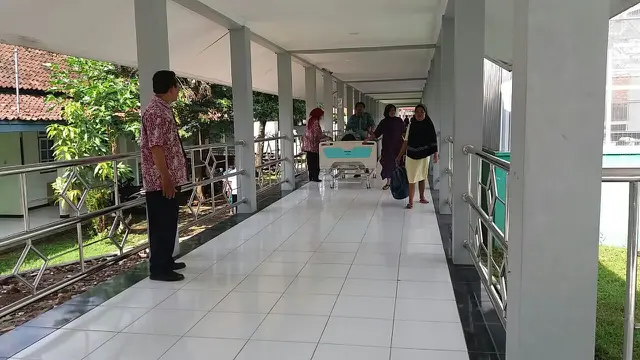 Suasana RSUD Banyumas Sabtu siang, Pasien cuci darah RSUD Banyumas dipindah rawat ke RS lain. (Foto: Liputan6.com/Muhamad Ridlo)