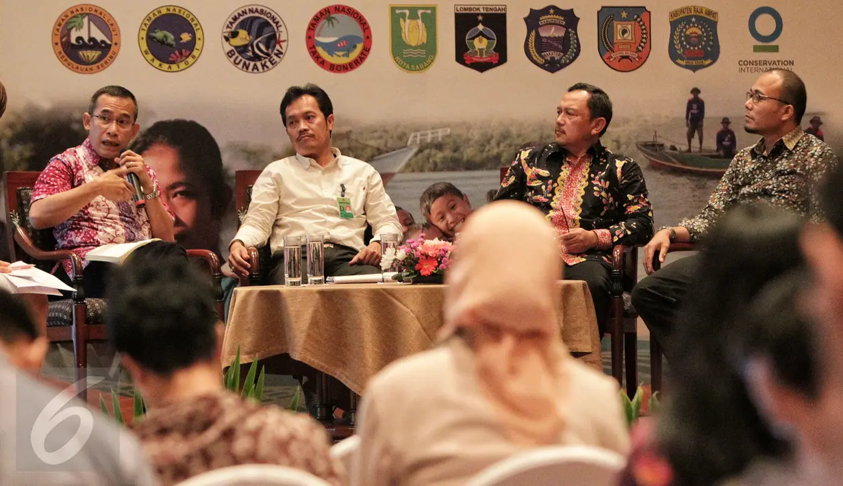 VP RARE Indonesia Taufiq Alimi berbicara pada seminar bertema "Saatnya Nelayan Kecil di Depan Kemitraan Dalam Pengelolahaan Kawasan Konservasi", Jakarta, (17/2). (Liputan6.com/Faizal Fanani)