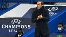 Pelatih Chelsea, Thomas Tuchel, memberikan semangat kepada anak asuhnya saat melawan Real Madrid pada leg kedua semifinal Liga Champions, di Stadion Stamford Bridge, Kamis (06/05/2021). Chelsea menang dengan skor 2-0. (AFP/Glyn Kirk)