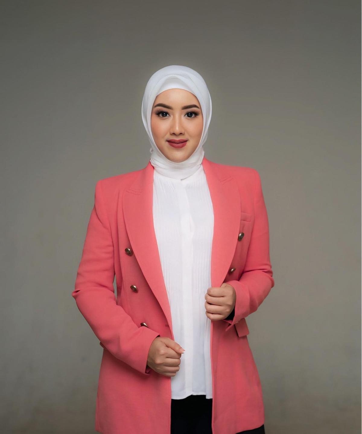 Jadi Politisi di Usia Dini, Intip Deretan Potret Wanita DPR DPD Muda yang Curi Perhatian
