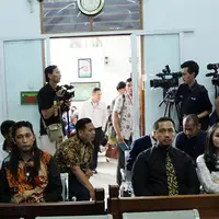 Sekitar empat tahun silam rumah tangga Tessa Kaunang dan  Sandy Tumiwa berakhir. Rumah tangga yang dibangun sekitar delapan tahun itu dikaruniai dua orang anak, yang pengasuhan anak ke jatuh ke ibu. (Deki Prayoga/Bintang.com)