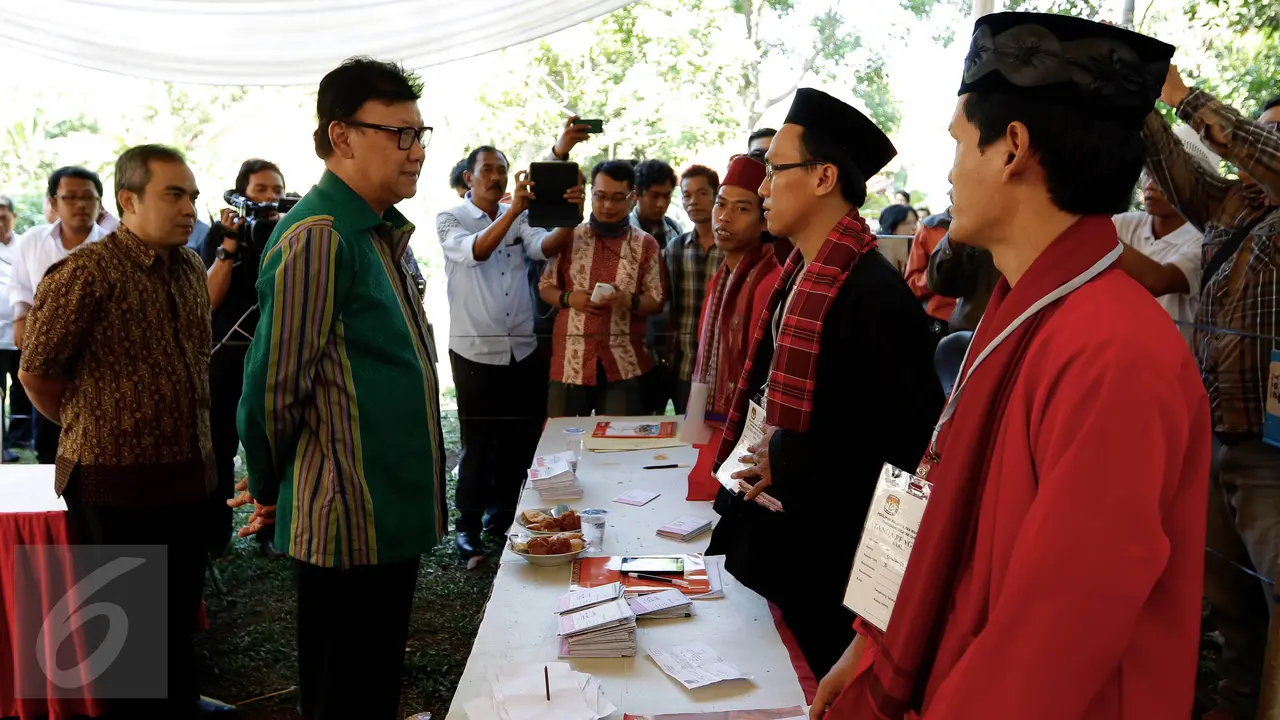 20151209-Mendagri Pantau TPS Calon Walikota Tangsel Urutan No 2