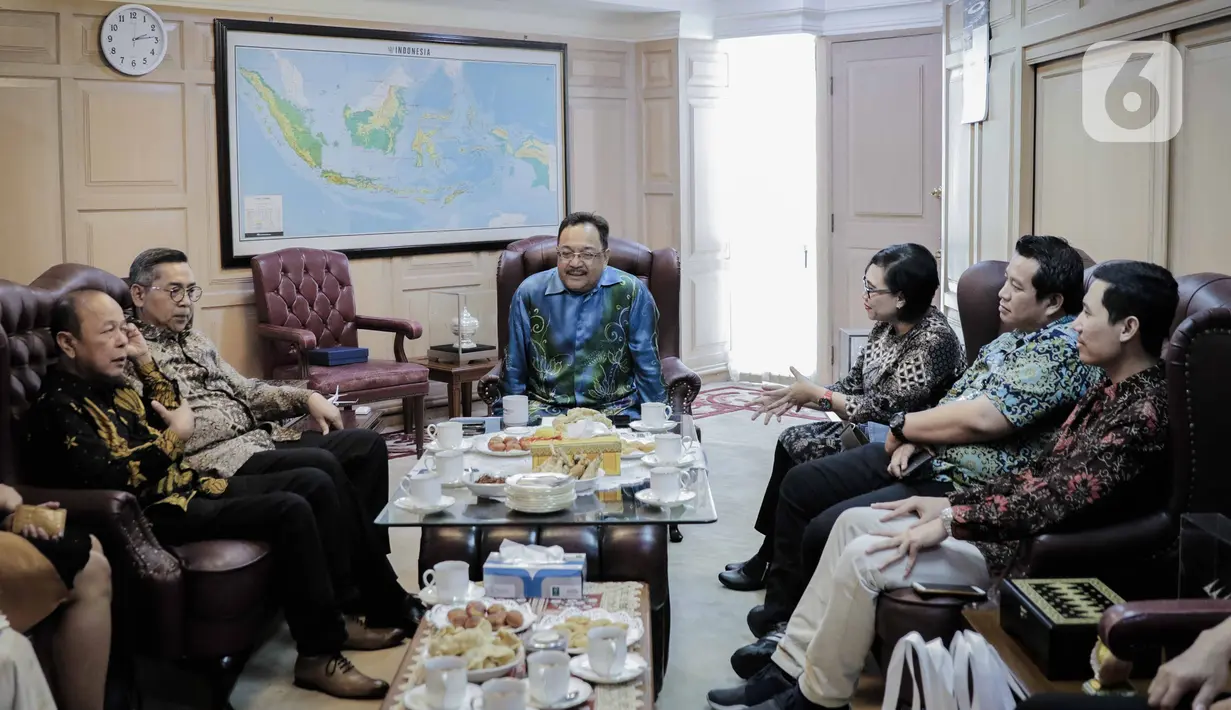 Suasana pertemuan jajaran SCM dengan Duta Besar Malaysia untuk Indonesia, Zainal Abidin di Kedutaan Besar Malaysia, Jakarta, Rabu (22/1/2020). Pertemuan tersebut membahas kerja sama di sektor media. (Liputan6.com/Faizal Fanani)