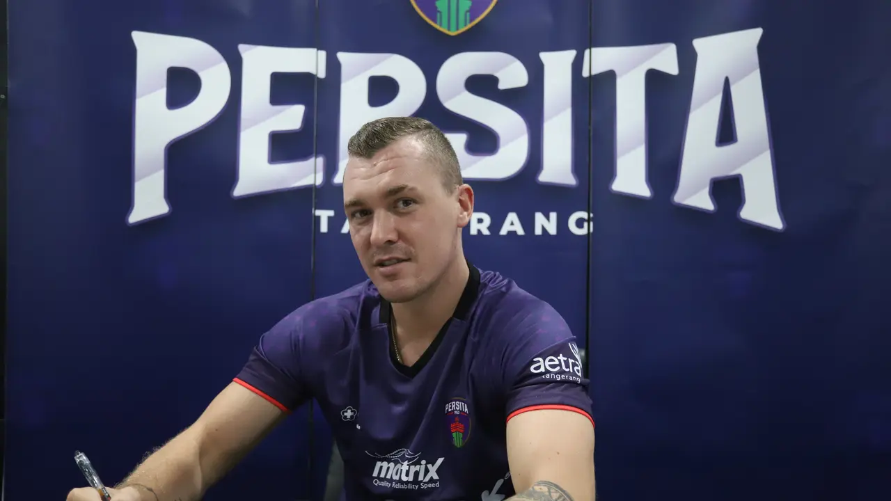 Persita Tangerang meresmikan bek asal Inggris, Adam Mitter.
