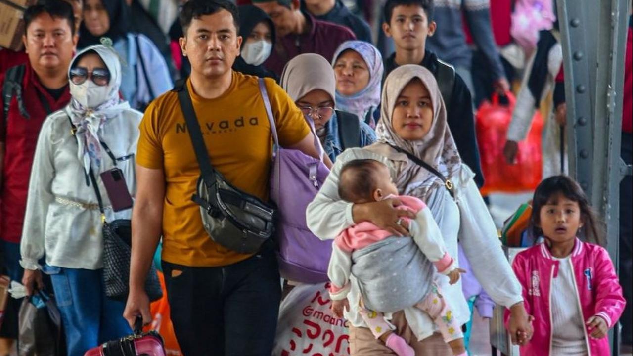 PT Kereta Api Indonesia atau KAI memberikan potongan harga sebesar 20 persen bagi masyarakat yang membeli tiket di akhir masa arus balik Lebaran Tahun 2024 atau periode 15-21 April.<br>