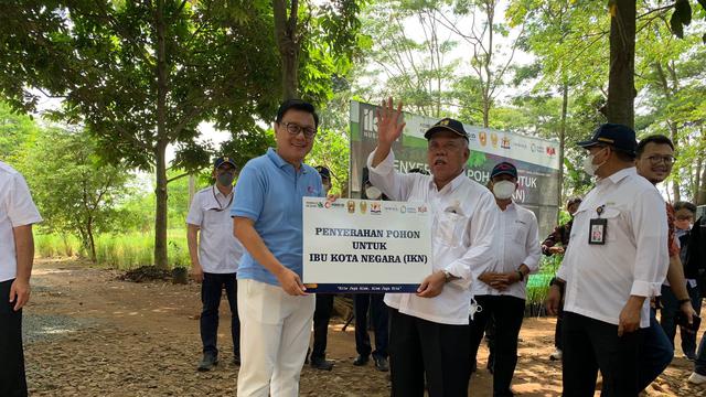 MIND ID dan Persatuan Purnawirawan TNI AD (PPAD) dengan memberikan bibit-bibit pohon berkualitas sebanyak 141.400 bibit dengan 65 jenis tanaman demi penghijauan IKN Nusantara