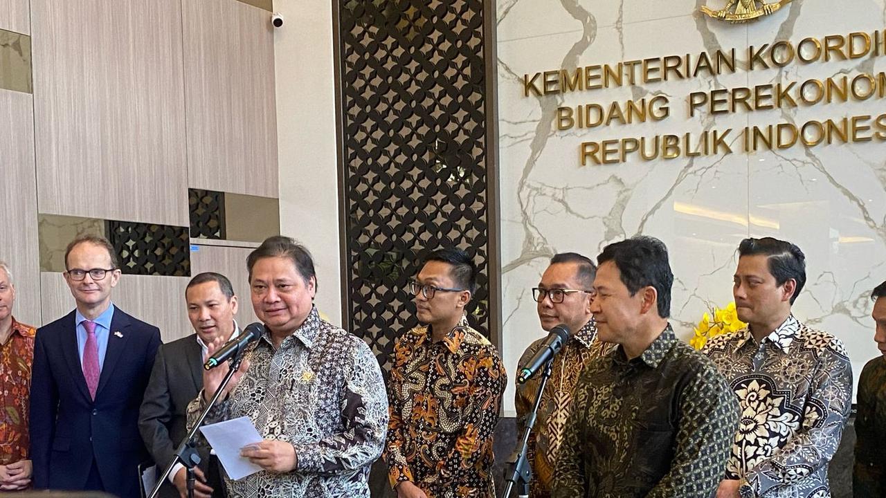 IHSG Anjlok Lagi Setelah Pengumuman Pengurus Danantara, Airlangga: Kita Lihat Saja