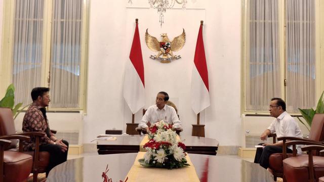 Mantan Menteri Pertanian (Mentan) Syahrul Yasin Limpo menemui Presiden Joko Widodo )Jokowi) di Kompleks Istana Kepresidenan Jakarta, pada Minggu (8/10/2023) malam. (Foto: Biro Pers Sekretariat Presiden)