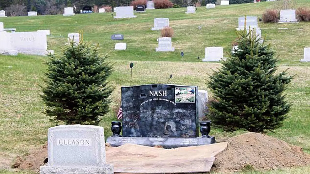 Astaga, Seorang Anak Bongkar Makam Ayahnya Demi Wasiat