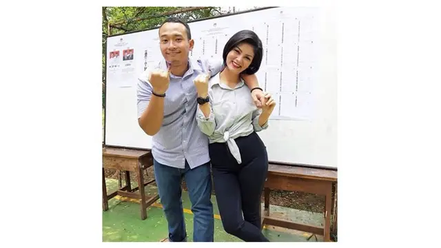 7 Potret Intan RJ dan Suami yang Selalu Romantis