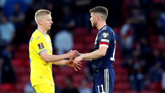 Bek Timnas Ukraina, Oleksandr Zinchenko.