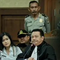 Kuasa hukum Jessica Kumala Wongso, Otto Hasibuan meragukan pernyataan jaksa penuntut umum (JPU) soal sianida 5 gram. (Bintang.com/Adrian Putra)