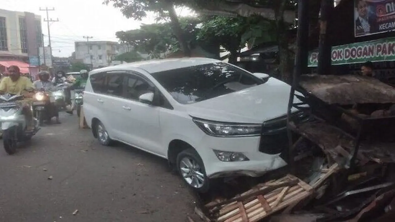 Tempat kejadian Perkara (TKP) kecelakaan lalu lintas di Simpang Dogan Palembang. (ISTIMEWA)