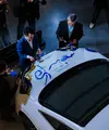 Melihat pameran seni kontemporer yang terinspirasi dari MPV listrik premium (Denza)