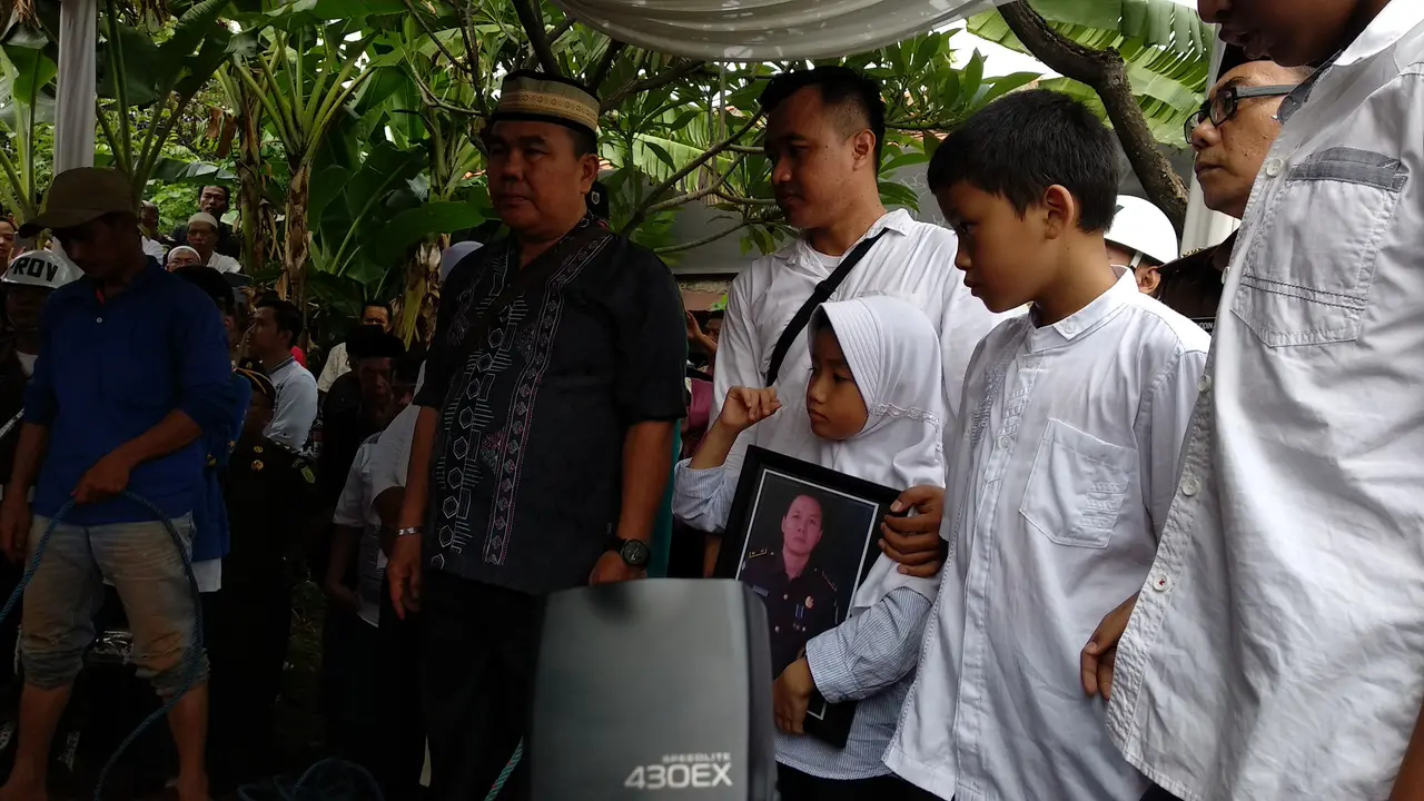 Potret Kedekatan Jaksa Dodi Korban Lion Air Jatuh dengan Anak