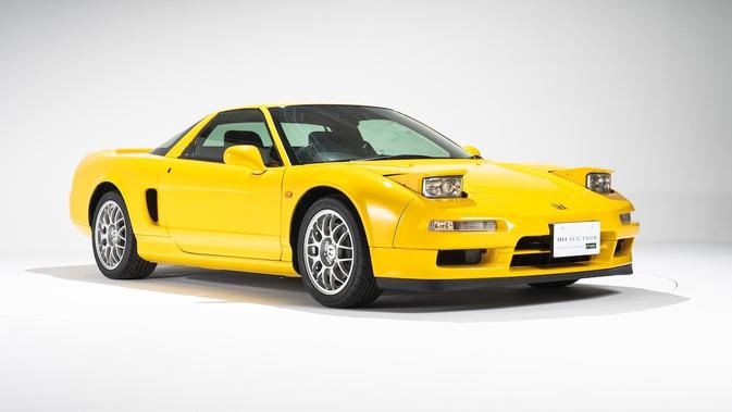 Honda NSX Type S-Zero merupakan edisi khusus dari Honda NSX generasi pertama yang bisa dibilang versi 'trondol'.  Mobil ini dibuat hanya dengan 30 unit yang ditujukan untuk mobil berorientasi trek.  Nama 'Zero' menunjukkan peniadaan fitur-fitur seperti audio, cruise control, power door lock, power steering bahkan airbag untuk mengurangi bobot mobil ini.  (Sumber: bhauction.com)