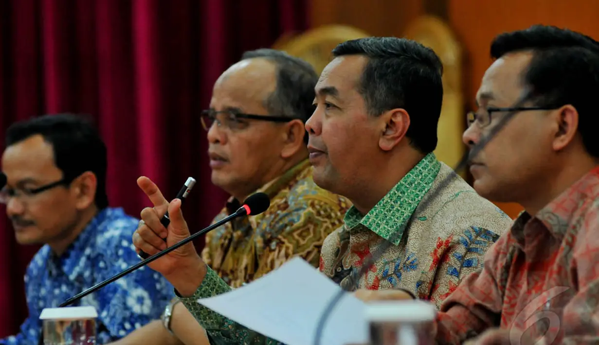 Untuk Propinsi DKI Jakarta Nilai tertinggi UN jatuh pada JILAN ZAHRA JAUHARA RAKHMAD dari SMP NEGERI 99 JAKARTA dengan total nilai 39,75, Kemendikbud, Jl Jenderal Sudirman, Jakarta Selatan, Jumat (13/6/2014) (Liputan6.com/Andrian M Tunay)