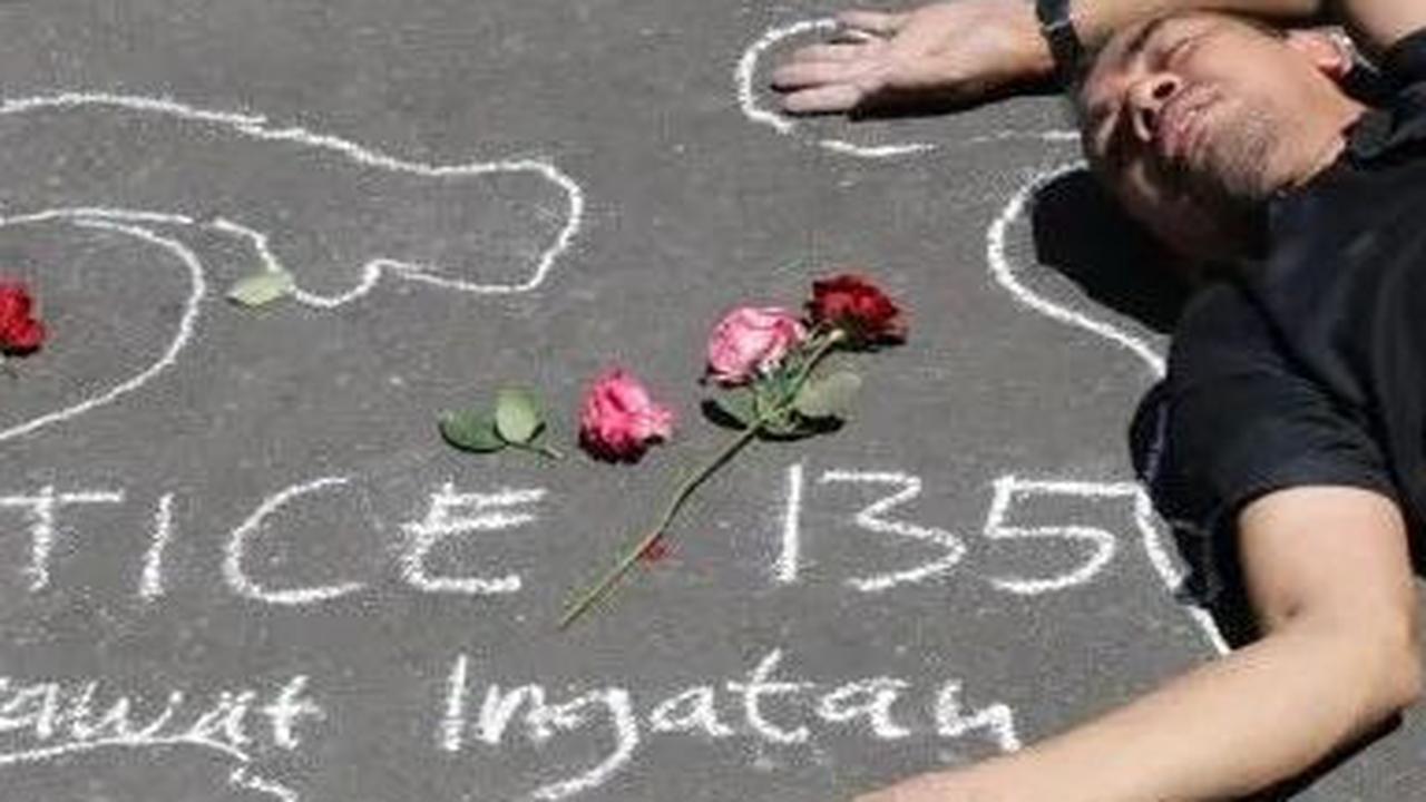 Tuntut Keadilan untuk Korban Tragedi Kanjuruhan, Aksi Teatrikal Seniman Ini Curi Perhatian