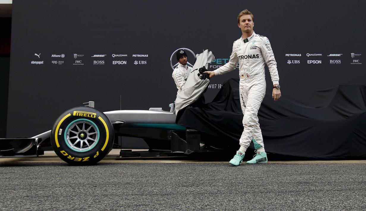 Pebalap Mercedes, Nico Rosberg mencatat waktu 1m26,187s dari 86 lap pada sesi terakhir hari ke-4 test pramusim di Sirkuit Catalunya, Barcelona, Spanyol, Kamis (25/2/2016).  (REUTERS/Sergio Perez)