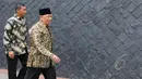 Mantan Wapres Hamzah Haz seusai mendatangi Gedung KPK, Jakarta, Kamis (2/4/2015). Mantan Ketum PPP itu kembali menjenguk mantan Bupati Bangkalan Fuad Amin Imron di rutan KPK. (Liputan6.com/Herman Zakharia)