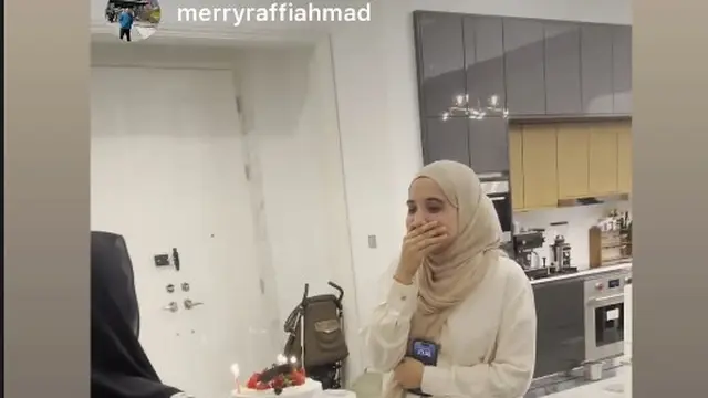 Zaskia Sungkar mendapat kejutan ulang tahun dari sahabat (credit: instagram/zaskiasungkar15)