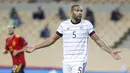 Pemain Jerman, Jonathan Tah, tampak lesu usai ditaklukkan Spanyol pada laga UEFA Nations League di Estadio Olimpico de Sevilla, Rabu (18/11/2020). Spanyol menang dengan skor 6-0. (AP/Miguel Morenatti)