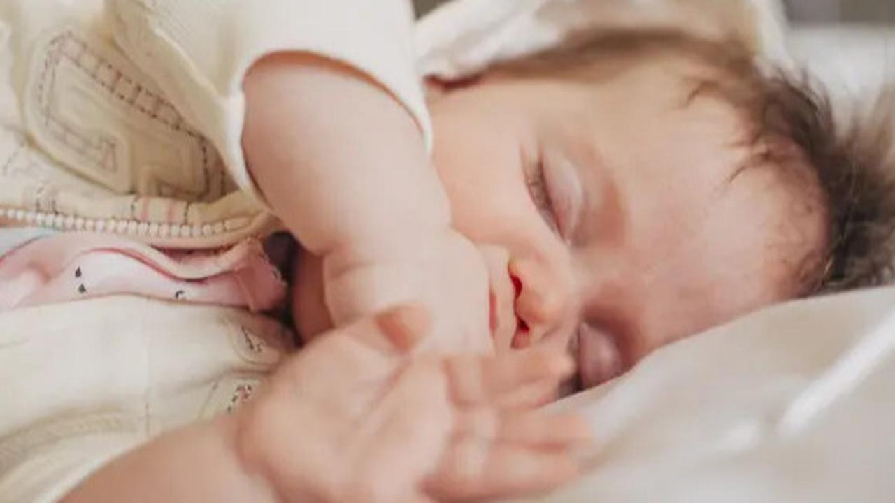 Mitos Anak Tidur Mata Setengah Terbuka, Dapat Gangguan Ghaib?