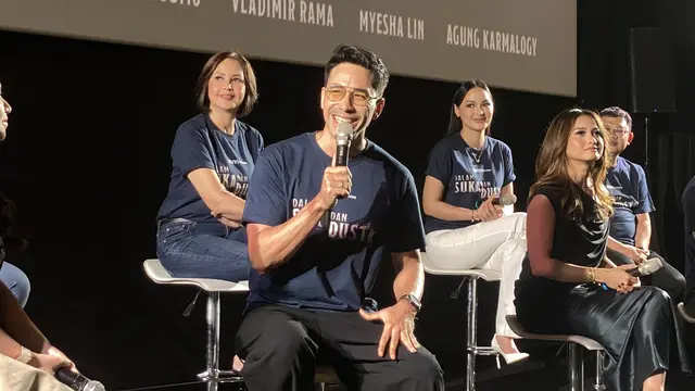 Darius Sinathrya dalam jumpa pers Dalam Suka dan Dusta di Jakarta, Rabu (23/9/2026). (Liputan6.com/Nola Vemiliana)