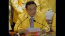 Agung Laksono selaku ketua umum partai Golkar saat memberikan keterangan kepada awak media usai mengikuti sidang putusan Mahkamah Partai Golkar di DPP Partai Golkar, Jakarta, Selasa (3/3/2015). (Liputan6.com/Andrian M Tunay)