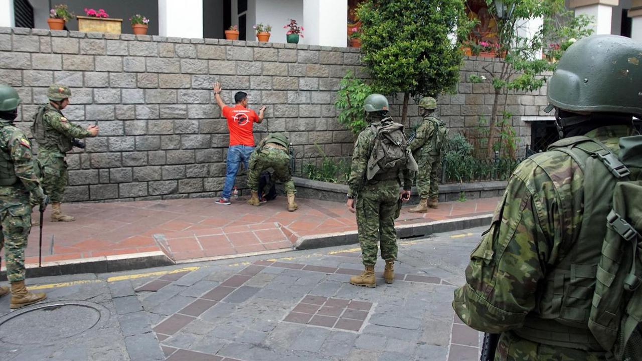 <b>Ribuan Polisi dan Militer Diterjunkan</b>
