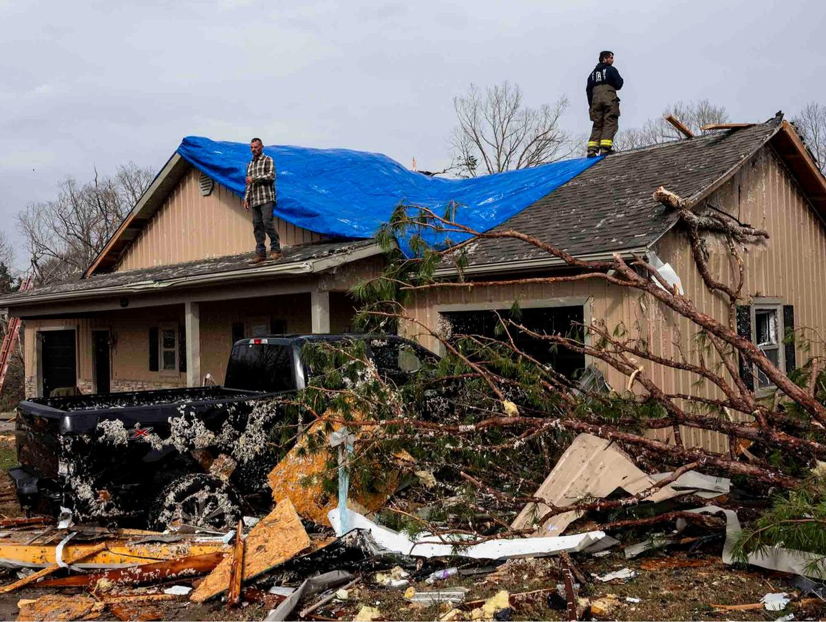 FOTO: Tornado Dahsyat Melululantahkan Pemukiman Warga di Missouri